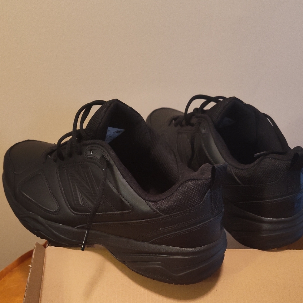 New Balance Men's Black Athletic Shoes